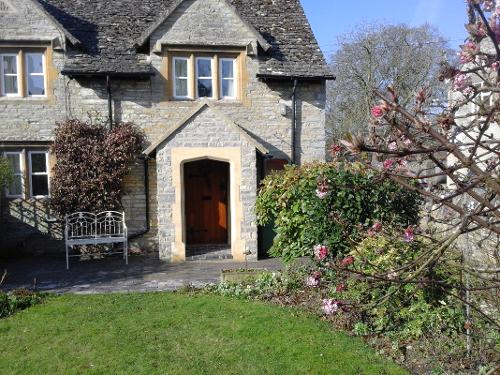 Bear's Cottage Bretforton in the Spring