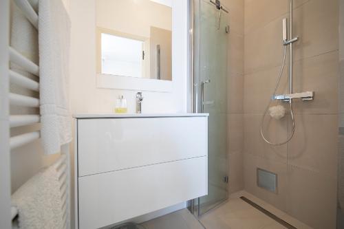 Bathroom 3 (ensuite to Bed 3)