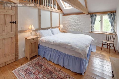 The double bedroom with mezzanine above