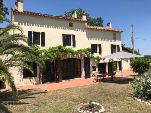 South facing sun soaked terraces in front of Domaine de Favette